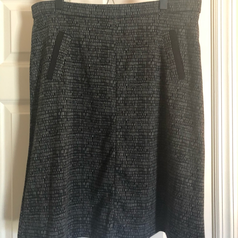 Black and gray printed Aline skirt - size L